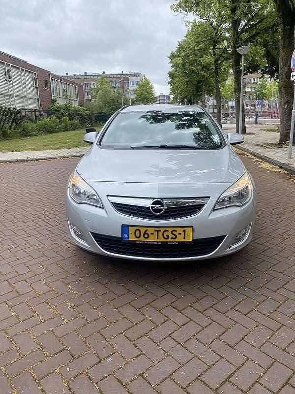 Grijs Gebruikt 2012 Opel Astra Edition Stationwagen | € 1.500 (Super prijs) - Afbeelding 1/4