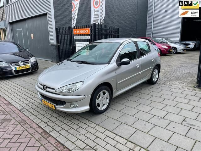 Grijs Gebruikt 2006 Peugeot 206 Hatchback | € 1.499 (Eerlijke prijs) - Afbeelding 1/4