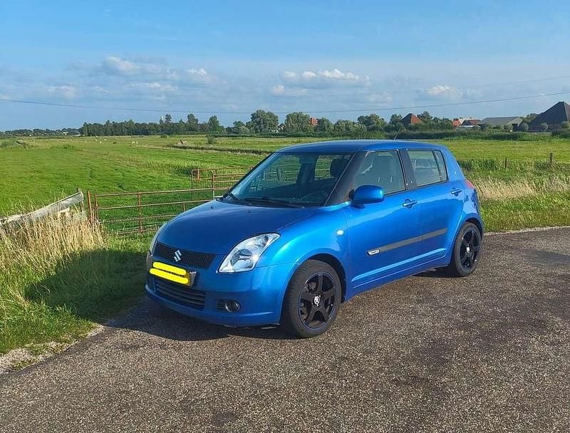 Blauw Gebruikt 2006 Suzuki Swift Hatchback | € 2.199 (Eerlijke prijs) - Afbeelding 1/4