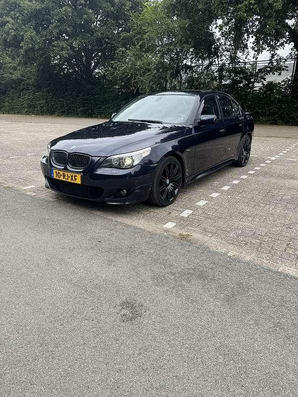 Blauw Gebruikt 2005 BMW 523 Executive Sedan | € 5.500 (Iets duurder) - Afbeelding 1/4