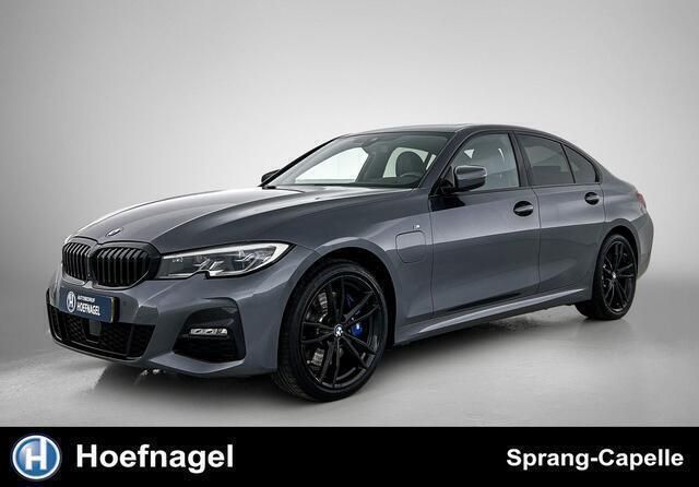 Grijs Gebruikt 2021 BMW 330 Executive Sedan | € 35.950 (Eerlijke prijs) - Afbeelding 1/3