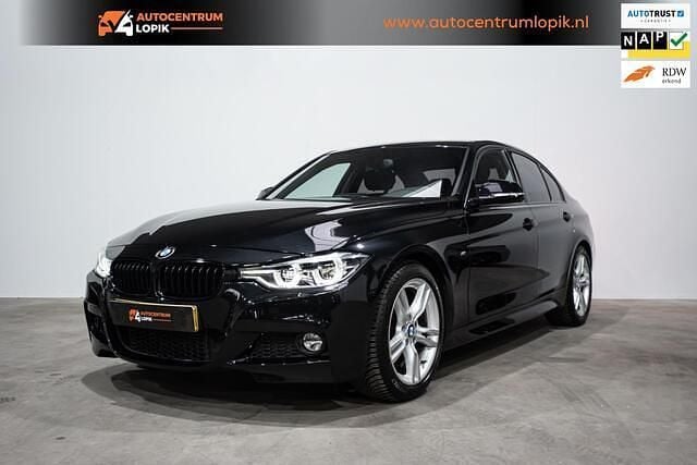 Zwart Occasion 2016 BMW 318 M Sport Sedan | € 19.950 (Eerlijke prijs) - Afbeelding 1/4