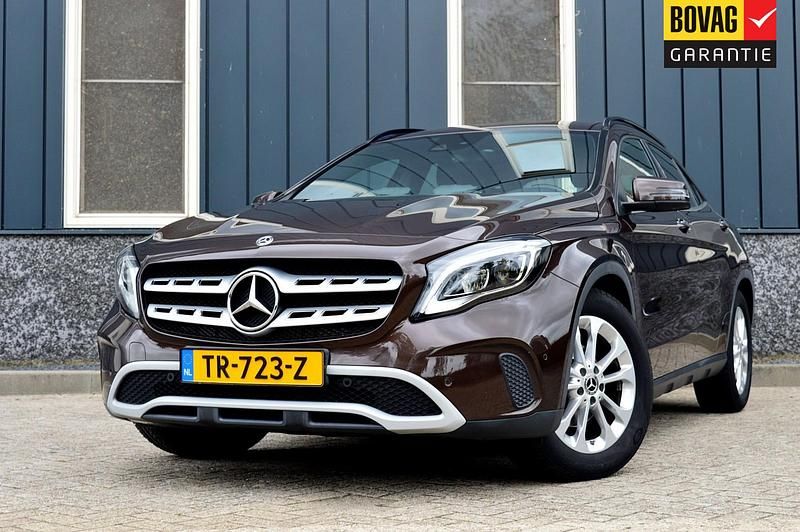 Bruin Gebruikt 2018 Mercedes GLA180 Business SUV | € 23.950 (Eerlijke prijs) - Afbeelding 1/4