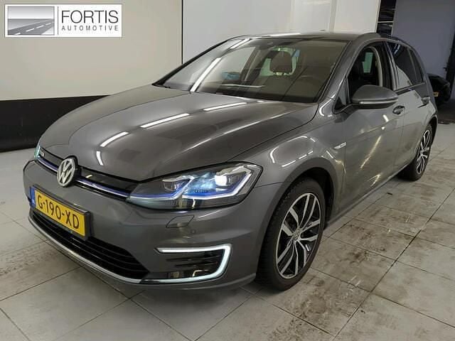 Grijs (metallic) Occasion 2019 VW e-Golf Hatchback | € 12.900 (Goede deal) - Afbeelding 1/4