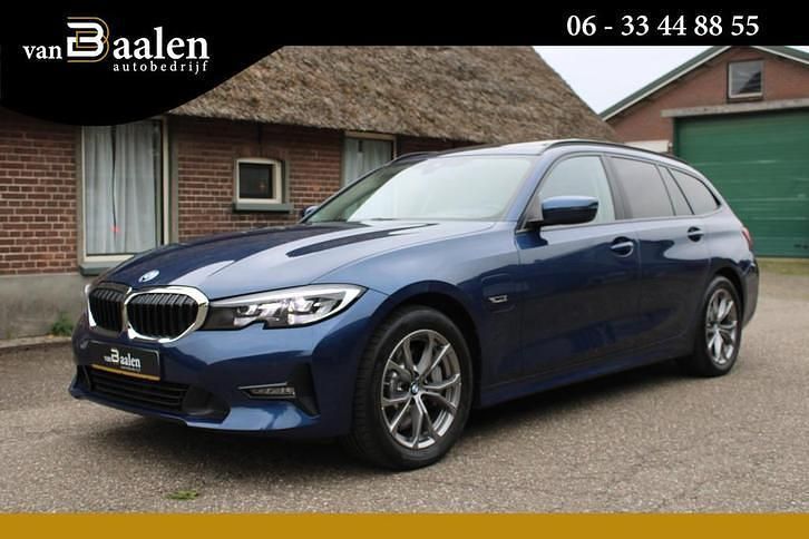 Blauw Occasion 2022 BMW 330 Stationwagen | € 28.950 - Afbeelding 1/4