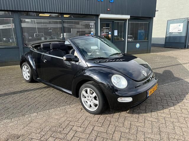 Zwart Gebruikt 2005 VW Beetle Comfortline Cabriolet | € 3.995 (Eerlijke prijs) - Afbeelding 1/3