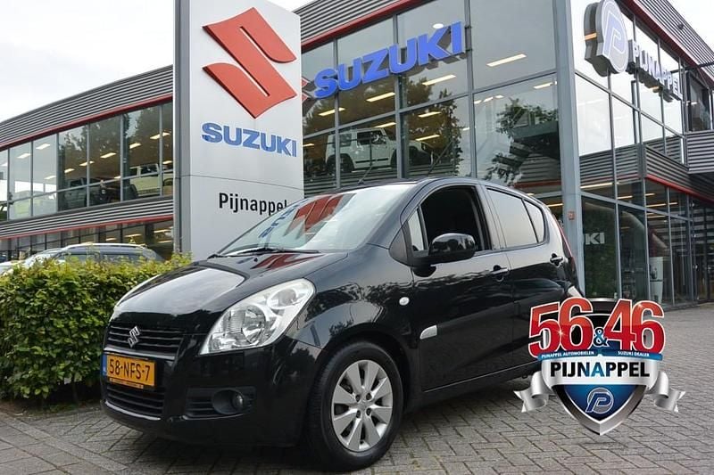 Zwart, metallic lak Gebruikt 2010 Suzuki Splash Exclusive Hatchback | € 7.950 - Afbeelding 1/4