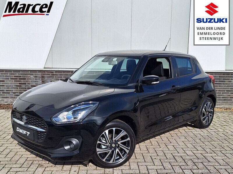 Zwart Gebruikt 2023 Suzuki Swift Style Hatchback | € 21.400 (Iets duurder) - Afbeelding 1/3