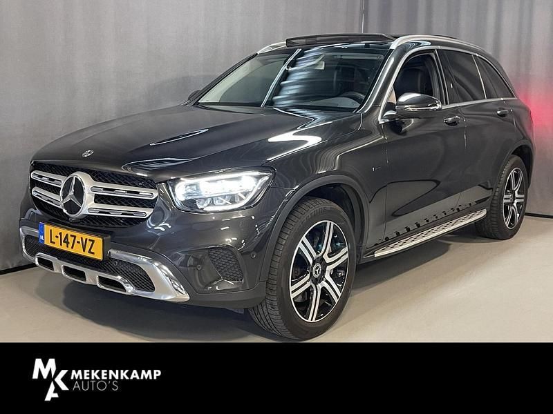 Grijs Gebruikt 2020 Mercedes GLC300 Premium Plus SUV | € 42.950 (Goede deal) - Afbeelding 1/4