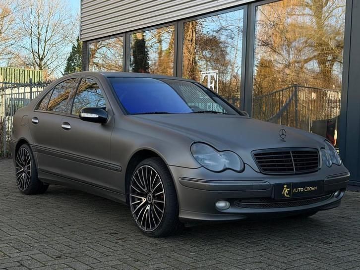 Grijs Occasion 2002 Mercedes C200 Elegance Sedan | € 5.900 - Afbeelding 1/4