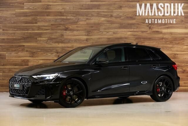 Zwart Nieuw 2025 Audi RS3 S-Line Hatchback | € 99.740 - Afbeelding 1/3