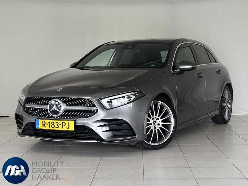 Grijs Gebruikt 2021 Mercedes A180 Premium Plus Hatchback | € 31.400 (Iets duurder) - Afbeelding 1/4