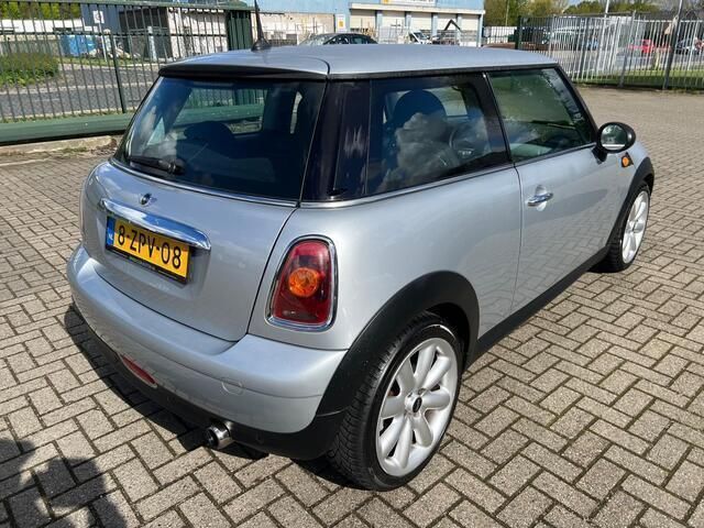 Occasion Mini ONE Salt 95 PK (69 kW) 2009 Grijs, metallic lak Hatchback