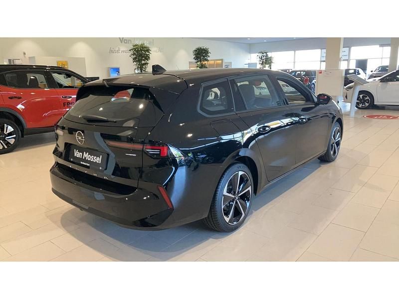 Nieuw Opel Astra Edition 145 PK (106 kW) 2025 Zwart Stationwagen