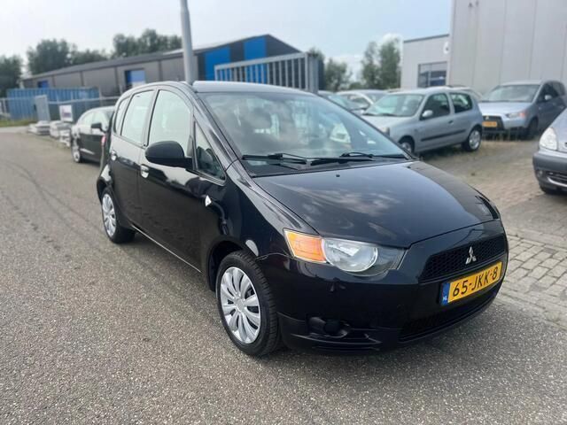 Zwart Gebruikt 2009 Mitsubishi Colt Inform Hatchback | € 3.250 (Eerlijke prijs) - Afbeelding 1/4