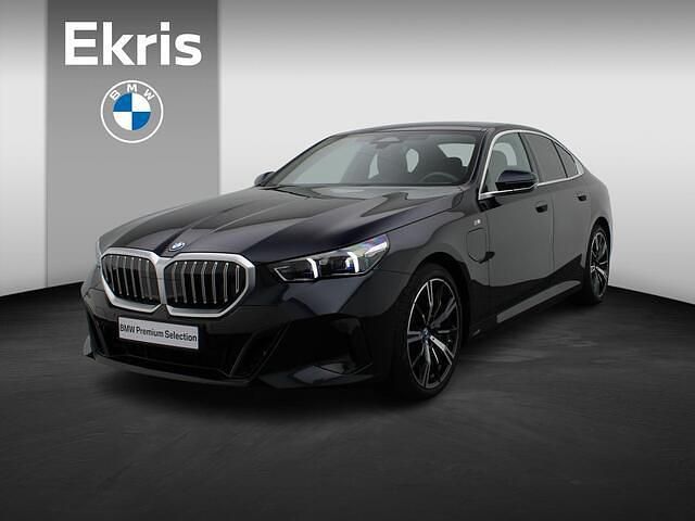 Zwart Gebruikt 2024 BMW 550e M Sport Sedan | € 71.950 - Afbeelding 1/4