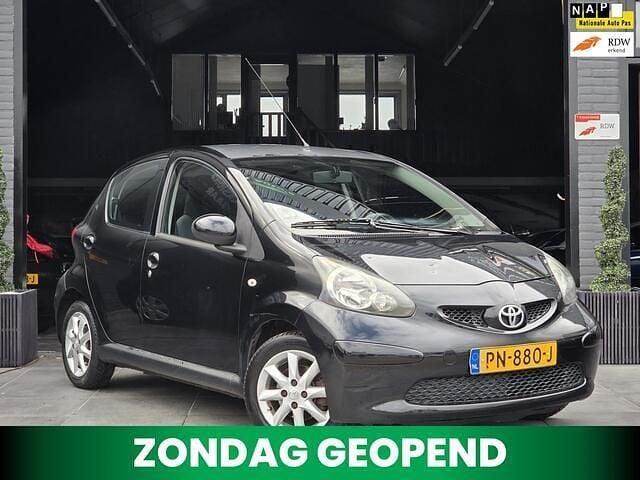 Zwart Gebruikt 2006 Toyota Aygo Hatchback | € 1.994 (Goede deal) - Afbeelding 1/4