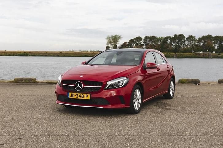 Rood Gebruikt 2016 Mercedes A160 Ambition Hatchback | € 11.950 (Goede deal) - Afbeelding 1/4