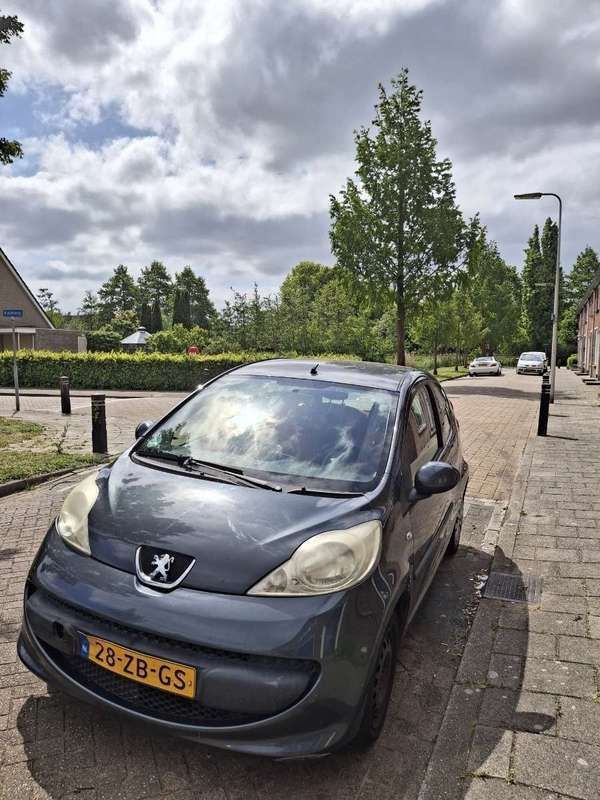 Grijs Gebruikt 2007 Peugeot 107 Hatchback | € 999 (Goede deal) - Afbeelding 1/4