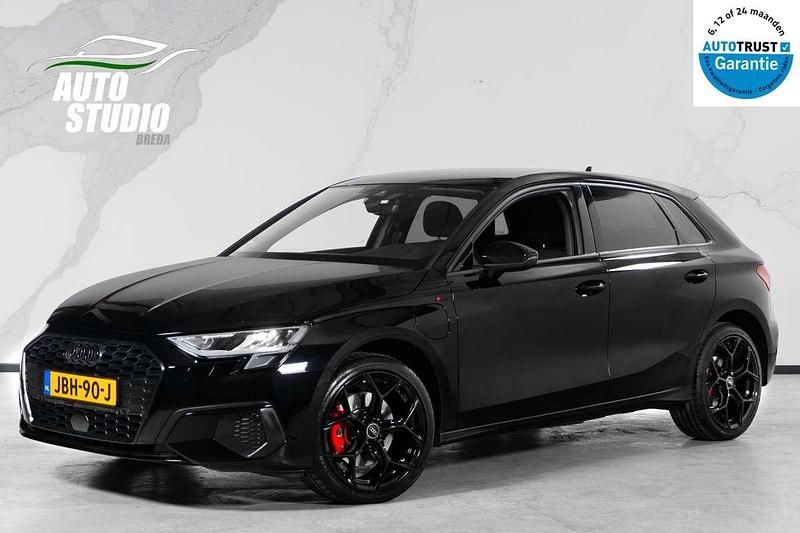 Zwart Gebruikt 2021 Audi A3 Sportback e-tron S-Line Sedan | € 25.895 (Goede deal) - Afbeelding 1/4