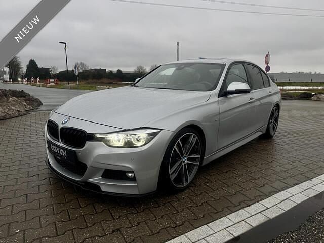 Zilver Occasion 2018 BMW 320 M Sport Sedan | € 25.990 (Goede deal) - Afbeelding 1/4