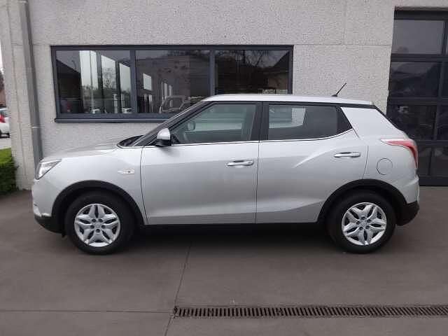 Zilver Gebruikt 2017 Ssangyong (KGM) Tivoli SUV | € 12.000 - Afbeelding 1/4