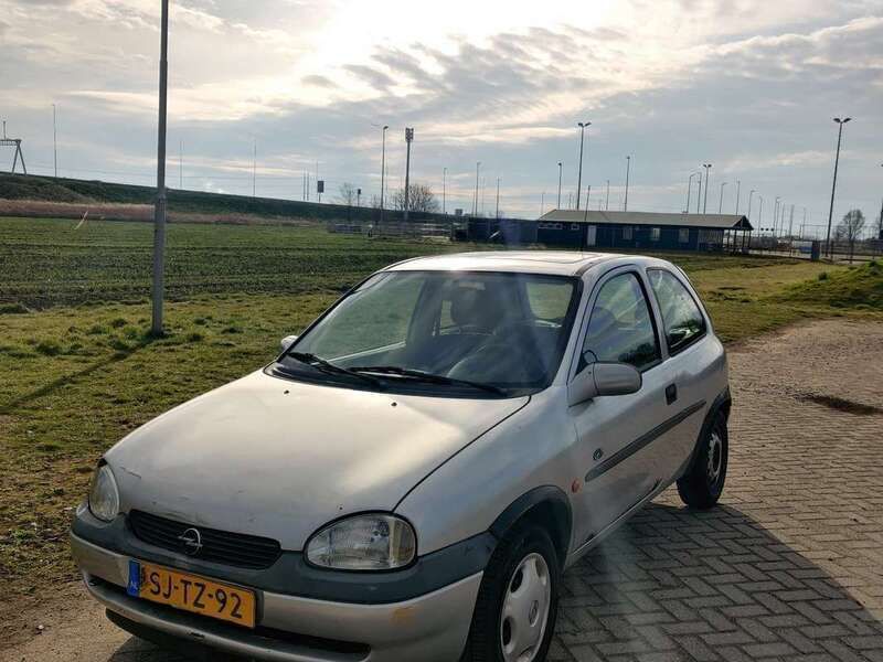 Gebruikt 1997 Opel Corsa Sedan | € 1.500 (Iets duurder) - Afbeelding 1/4
