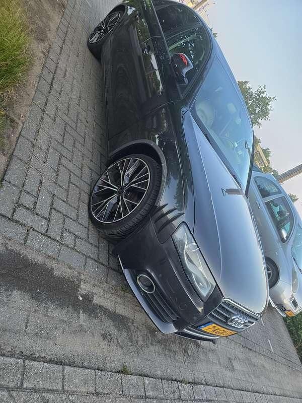 Grijs Gebruikt 2009 Audi A4 Sedan | € 6.999 (Goede deal) - Afbeelding 1/4