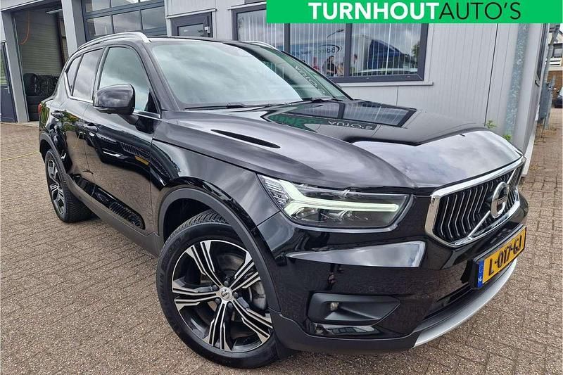 Zwart Gebruikt 2021 Volvo XC40 Inscription SUV | € 36.625 (Iets duurder) - Afbeelding 1/4
