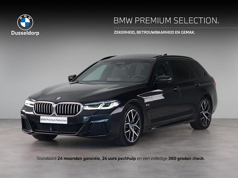 Zwart Gebruikt 2024 BMW 530e M Sport Stationwagen | € 57.950 - Afbeelding 1/4
