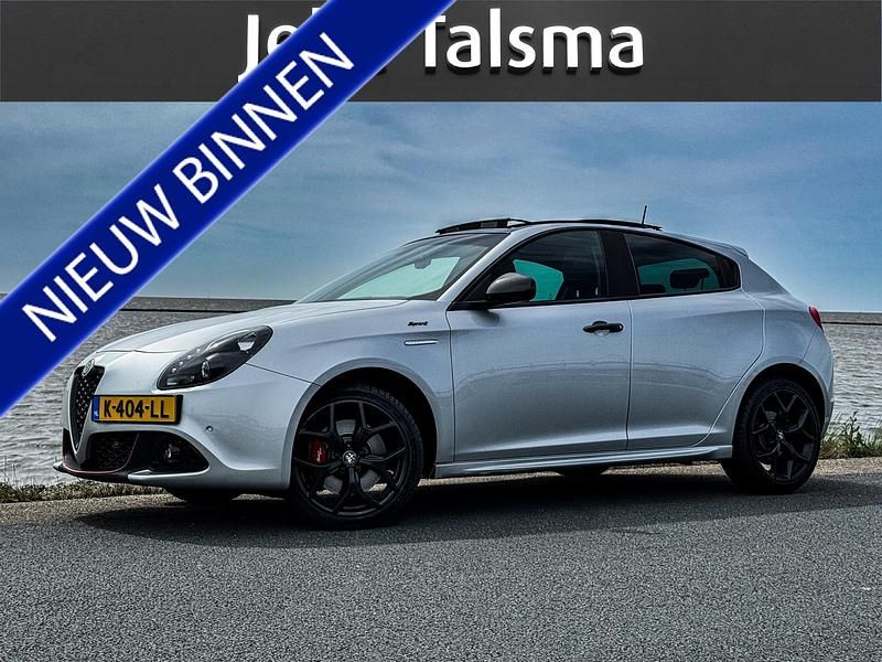 Grijs Gebruikt 2021 Alfa Romeo Giulietta Hatchback | € 22.945 - Afbeelding 1/4