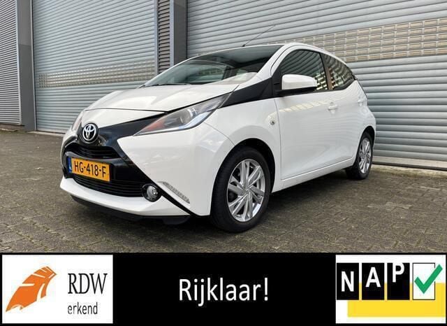Occasion Toyota Aygo X-play 69 PK (50 kW) 2015 Wit Hatchback