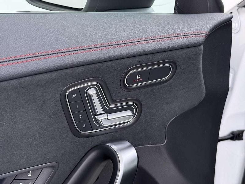 Occasion Mercedes CLA250e Shooting Brake Business 218 PK (160 kW) 2025 Wit Stationwagen