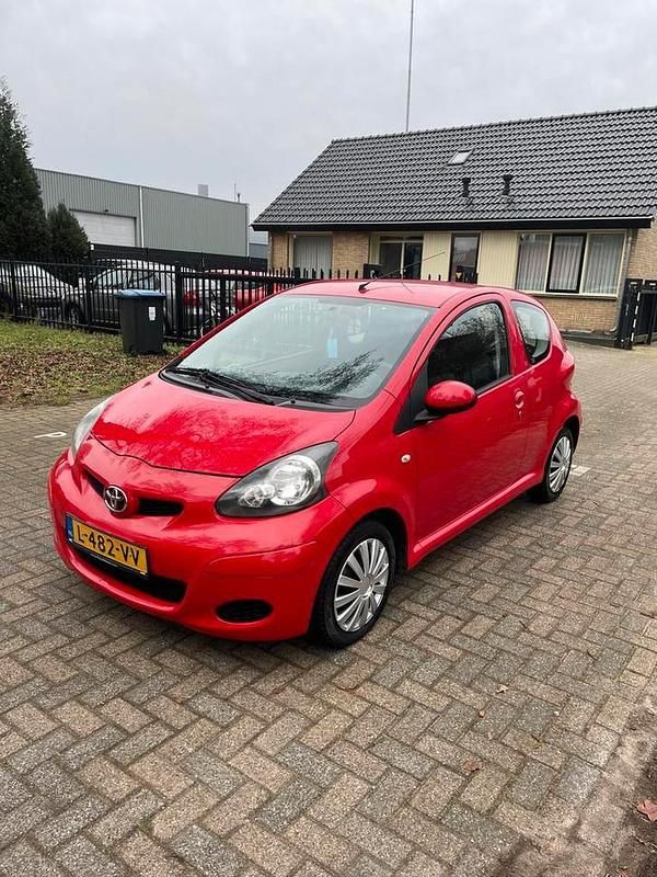 Occasion 2009 Toyota Aygo Hatchback | € 1.750 (Goede deal) - Afbeelding 1/4