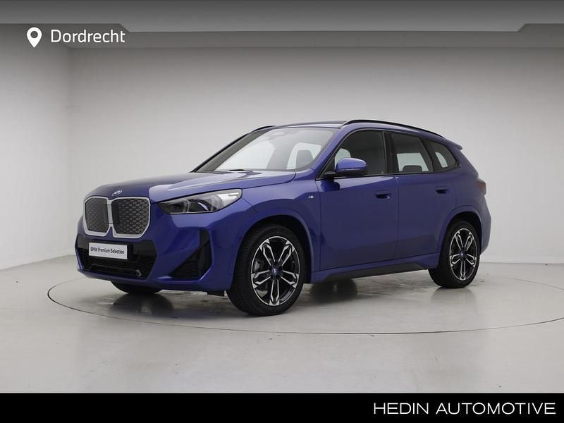 Blauw Occasion 2025 BMW iX1 M Sport SUV | € 43.895 (Super prijs) - Afbeelding 1/3