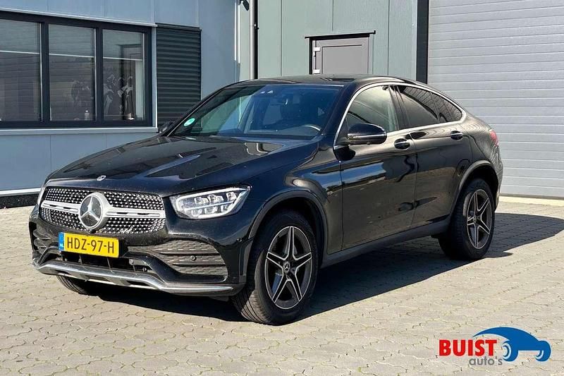 Zwart Gebruikt 2022 Mercedes GLC300e Business Coupé | € 51.750 (Eerlijke prijs) - Afbeelding 1/4