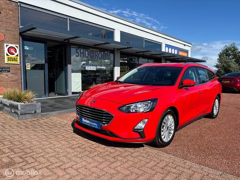 Rood Gebruikt 2020 Ford Focus Business Edition Stationwagen | € 15.700 (Super prijs) - Afbeelding 1/4
