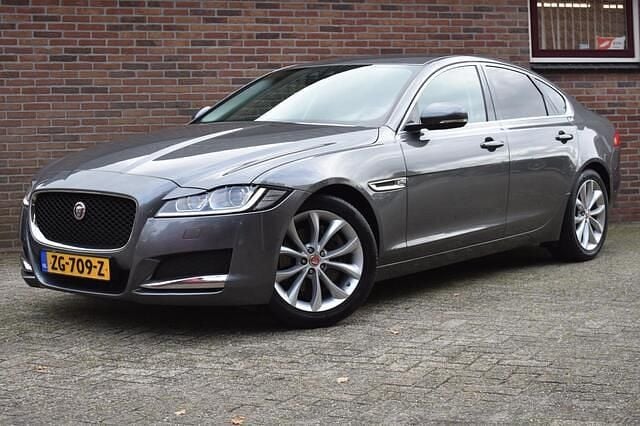 Grijs Gebruikt 2019 Jaguar XF Prestige Sedan | € 14.949 (Eerlijke prijs) - Afbeelding 1/4