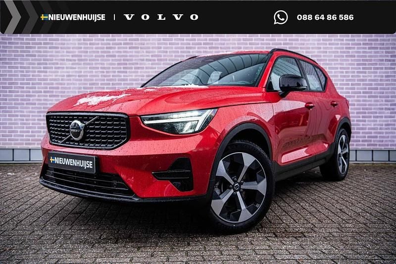 Rood Occasion 2025 Volvo XC40 Plus SUV | € 42.899 (Eerlijke prijs) - Afbeelding 1/4