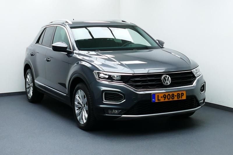 Grijs Gebruikt 2020 VW T-Roc Business SUV | € 25.244 (Eerlijke prijs) - Afbeelding 1/4