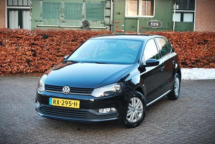 Zwart Occasion 2017 VW Polo Comfortline Hatchback | € 8.750 (Goede deal) - Afbeelding 1/4