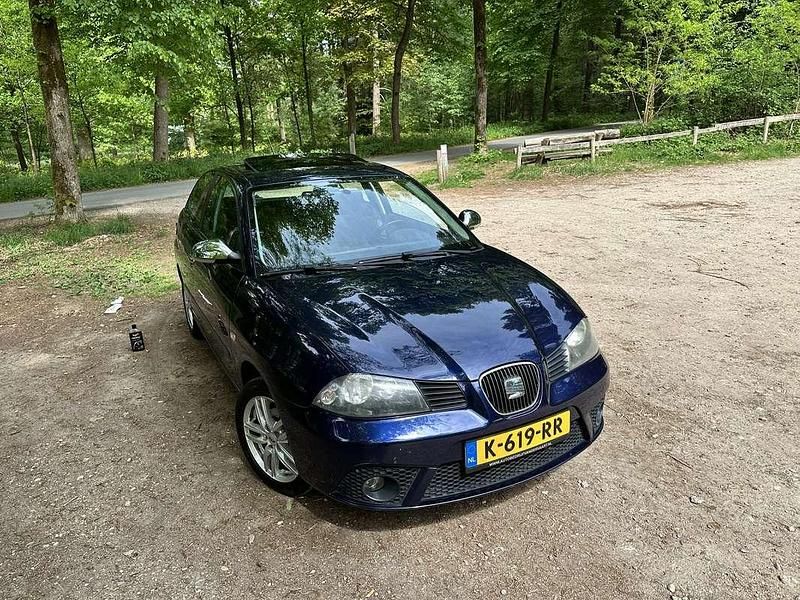 Blauw Gebruikt 2007 Seat Ibiza Reference Hatchback | € 2.250 (Eerlijke prijs) - Afbeelding 1/4