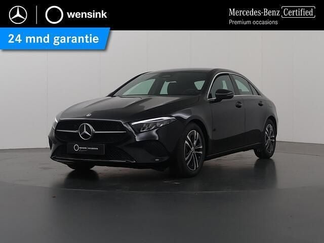 Zwart Gebruikt 2024 Mercedes A180 Edition Sedan | € 34.850 (Eerlijke prijs) - Afbeelding 1/4
