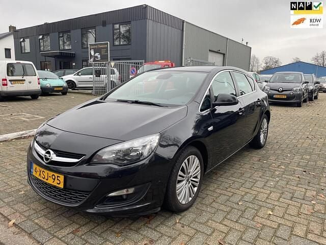 Zwart Gebruikt 2014 Opel Astra Business Hatchback | € 6.249 (Eerlijke prijs) - Afbeelding 1/4
