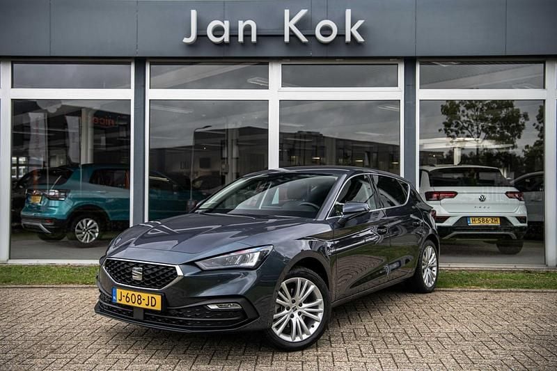 Grijs Gebruikt 2020 Seat Leon Style Hatchback | € 16.900 (Eerlijke prijs) - Afbeelding 1/4
