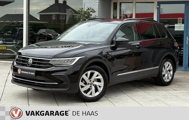 Zwart Gebruikt 2021 VW Tiguan Business SUV | € 29.750 (Goede deal) - Afbeelding 1/4