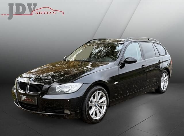 Zwart Gebruikt 2007 BMW 320 Executive Stationwagen | € 4.450 (Goede deal) - Afbeelding 1/4