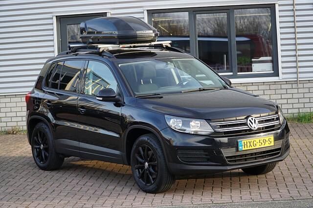 Zwart (metallic) Gebruikt 2012 VW Tiguan Comfortline SUV | € 9.350 - Afbeelding 1/4