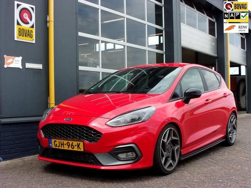 Rood Gebruikt 2019 Ford Fiesta ST Hatchback | € 19.765 (Eerlijke prijs) - Afbeelding 1/4