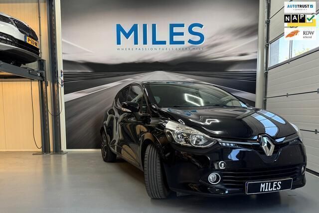Zwart Occasion 2016 Renault Clio IV Night&Day Hatchback | € 6.795 (Eerlijke prijs) - Afbeelding 1/4